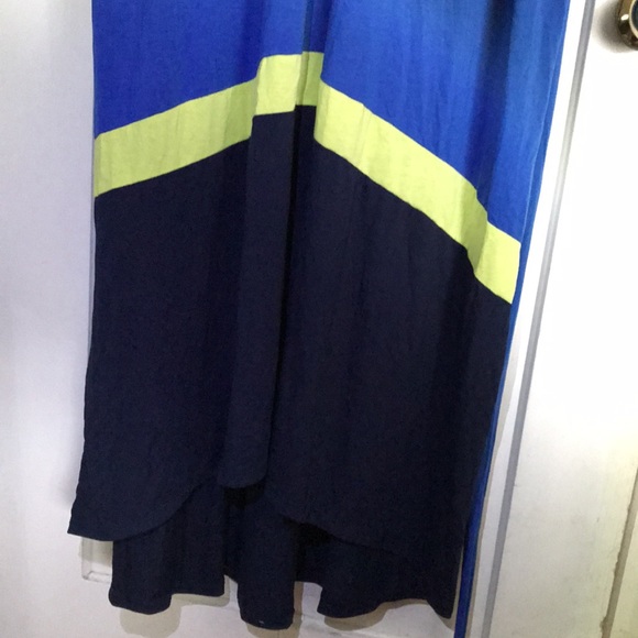 A summer dress - Picture 3 of 4